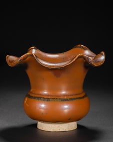 Cizhou ware, Northern Song Dynasty of China red glaze flower mouth slag bucket