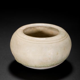 China Sui Dynasty Xiangzhou ware celadon pot