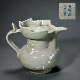 Chinese Ming Chenghua period capuchin pot