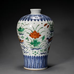 Chinese Ming Dynasty fighting color figuredarin duck splashing plum vase