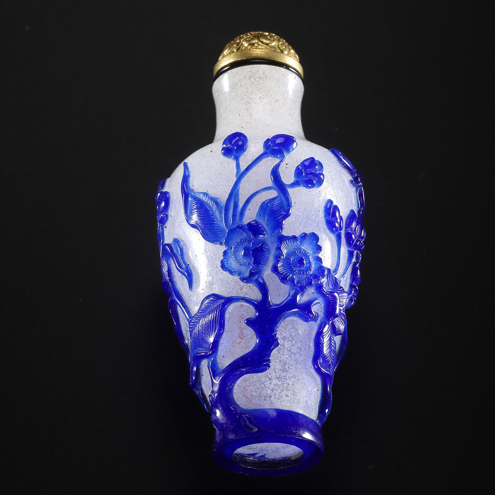 Chinese Qing Dynasty flower and bird pattern snuff bottle (1 of 11)
