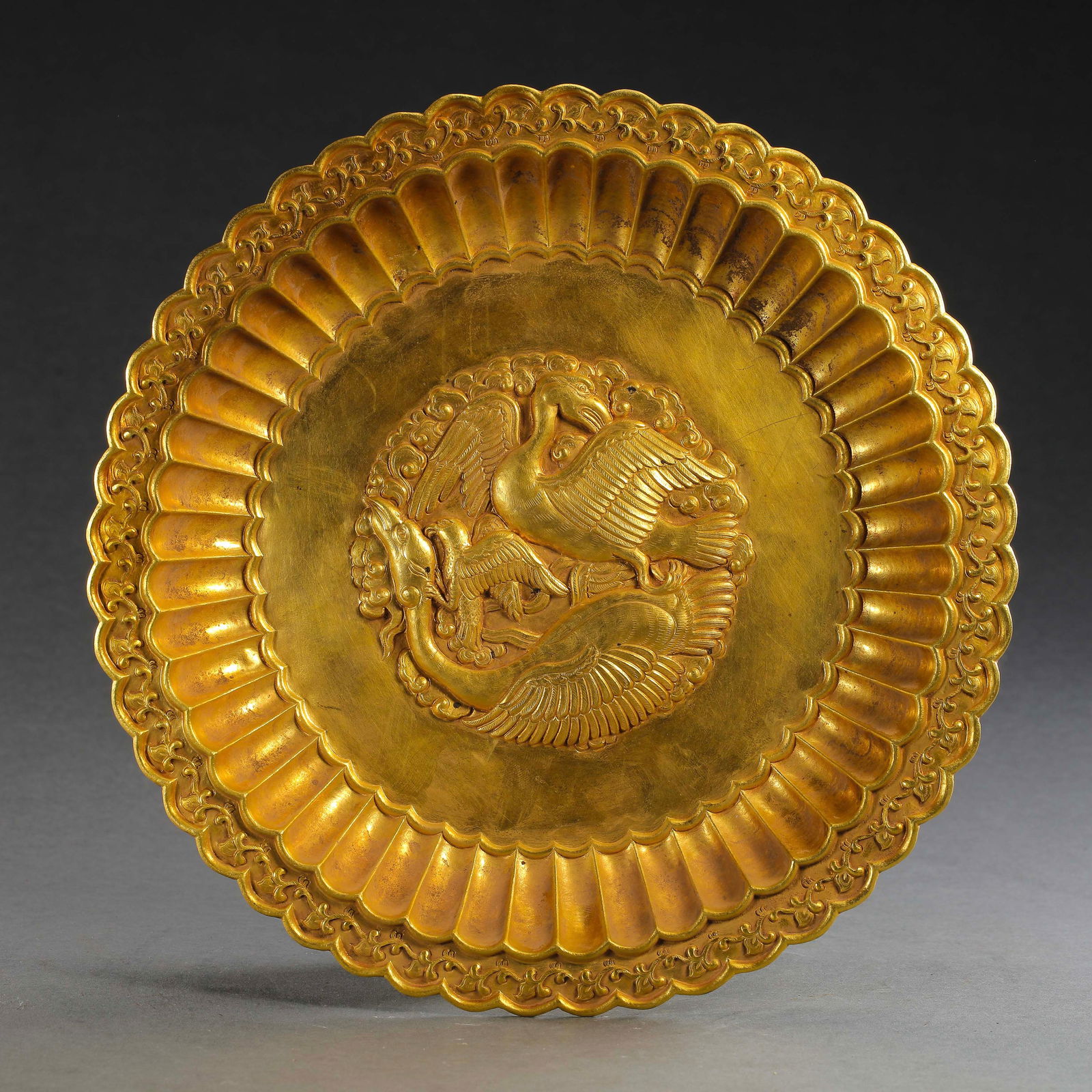 Chinese Liao dynasty pure gold double bird pattern flower mouth plate: Diam. 20 cm. Weight 193 gram.