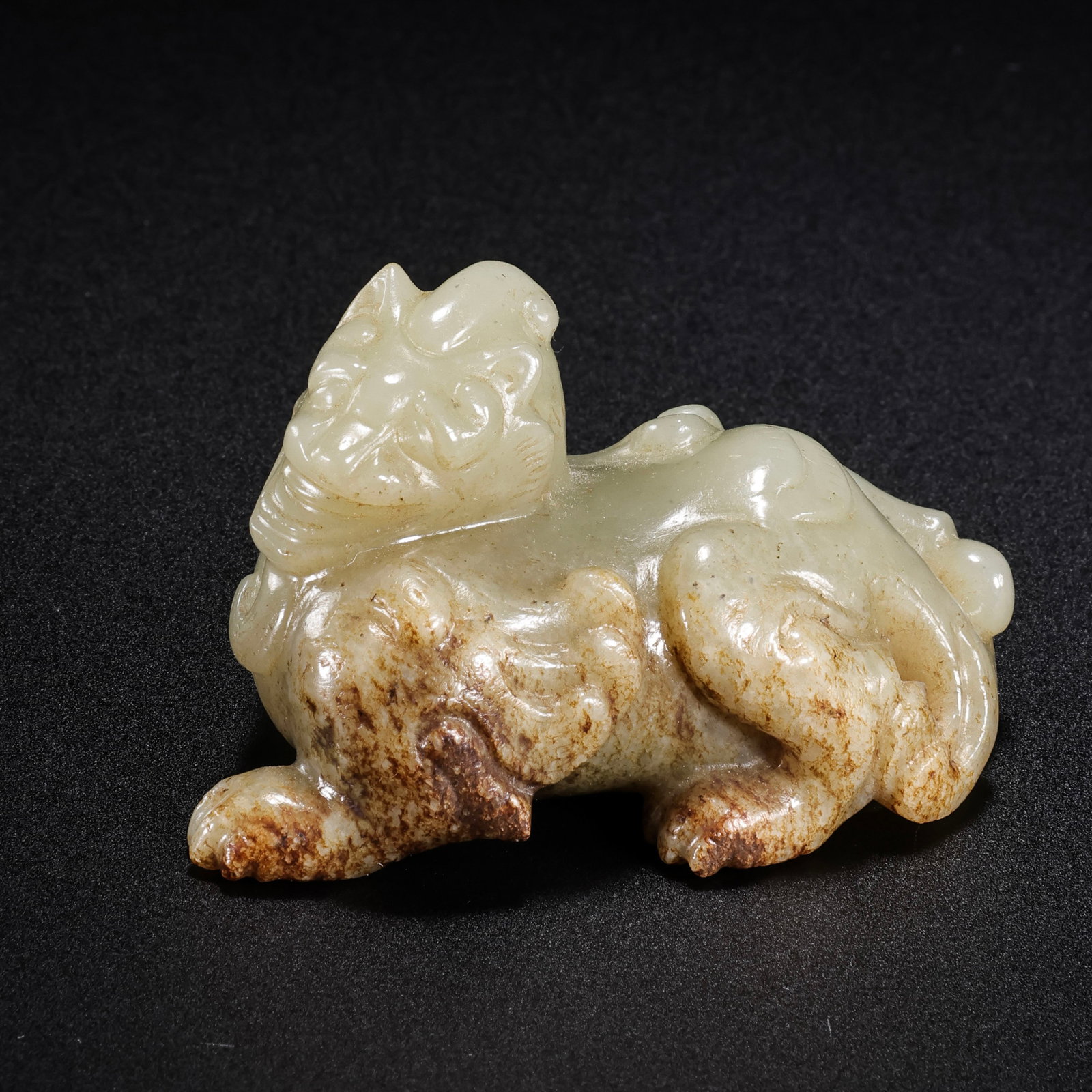 Jade beast of Han Dynasty of China: H. 3 cm. W. 5 cm. Weight 66 gram.