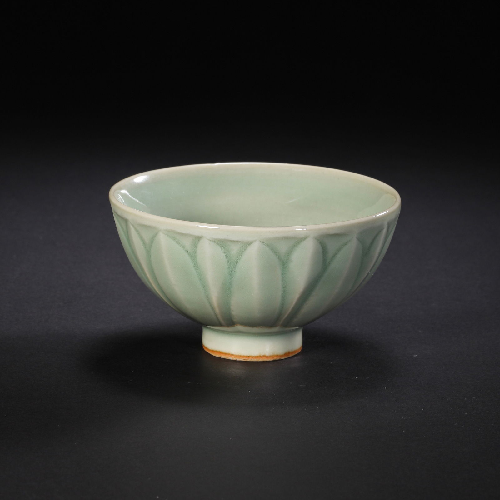 Longquan ware of Southern Song Dynasty of China green glaze lotus petal pattern (1 of 7)