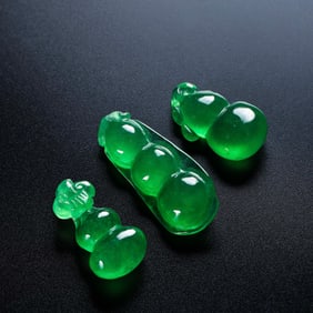 A set of jadeite pendants from the Qing Dynasty, China
