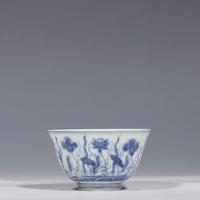 Blue and white cup with fish and grass pattern, Chenghua period, Ming Dynasty, China