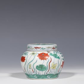 Chinese Ming Dynasty Chenghua period Doucai flower pattern covered jar
