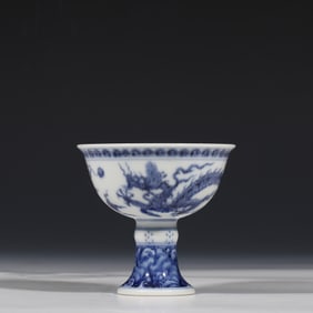 Chinese Ming Xuande period blue and white dragon-patterned stem cup