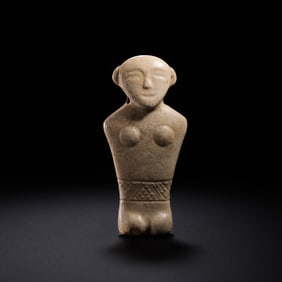 Chicken bone and white jade figurine of Hongshan culture in China's Neolithic period