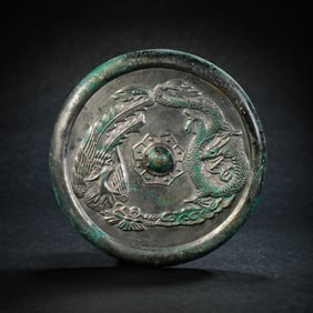 Chinese Han Dynasty bronze mirror with dragon and phoenix pattern