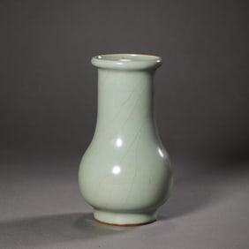 Chinese Southern Song Dynasty Longquan Kiln Green Glaze Alcohol Bottle