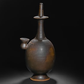 Chinese Tang Dynasty Gongxian kiln black glaze bottle