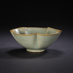 Yaozhou kiln green glaze Capricorn pattern flower mouth cup, late Tang and Five Dynasties, China