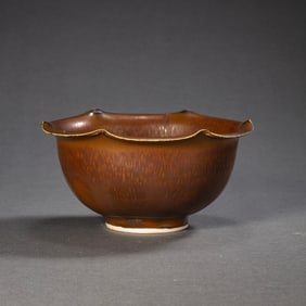 Chinese Northern Song Dynasty red glaze flower mouth bowl
