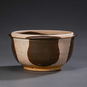 Chinese Tang Dynasty Gongxian kiln black and white glazed bowl