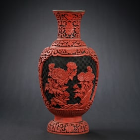 Chinese Qing Dynasty carved red flower pattern vase