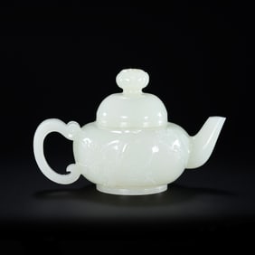 Chinese Qing Dynasty Hetian white jade pot