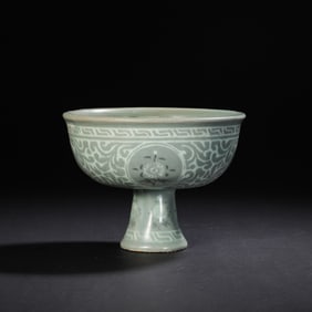 Korean Goryeo period black and white inlaid floral pattern celadon high-footed cup