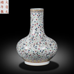 Chinese Qing Dynasty Guangxu period Famille rose long-necked vase