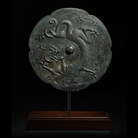 Chinese Tang Dynasty bronze mirror with dragon pattern and diamond-shaped mouth