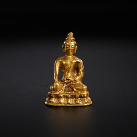 Pure gold Buddha statue from the Qing Dynasty, China