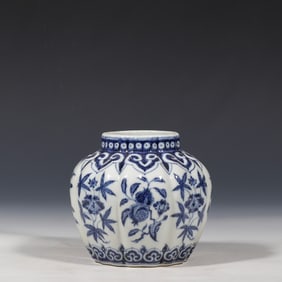 Blue and white melon-shaped jar from the Xuande period of the Ming Dynasty, China