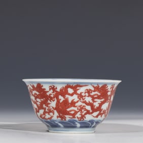 Blue and white alum-red dragon-patterned cup from the Wanli period of the Ming Dynasty, China