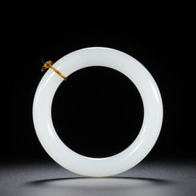 Chinese Qing Dynasty Hetian white jade bracelet
