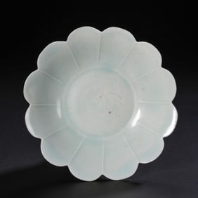 Chinese Southern Song Dynasty Hutian kiln green glaze flower mouth plate