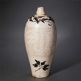 Chinese Northern Song Dynasty Cizhou kiln white bottom black flower plum vase