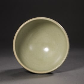 Yaozhou kiln moon-white glaze bowl, late Tang and Five Dynasties, China