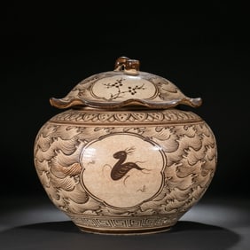 Chinese Southern Song Dynasty Jizhou kiln paper-cut lotus leaf lid jar