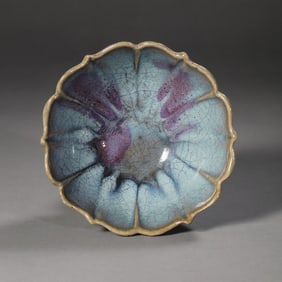 Chinese Northern Song Dynasty Jun kiln sky blue glaze flower mouth bowl