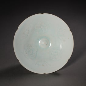 Chinese Southern Song Dynasty Hutian kiln green glaze flower mouth hat bowl