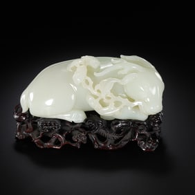 Chinese Qing Dynasty Hetian Jade Beast
