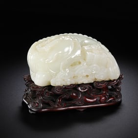 Chinese Qing Dynasty Hetian Jade Beast