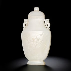 Chinese Hetian jade bottle from the Qing Dynasty