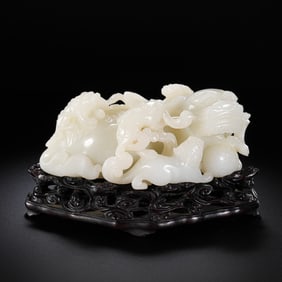 Chinese Qing Dynasty Hetian Jade Ornaments