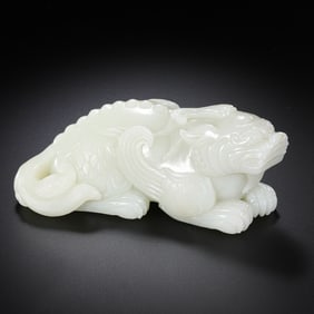 Chinese Qing Dynasty Hetian Jade Beast