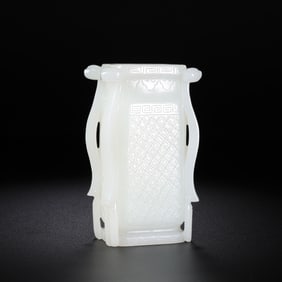 Chinese Hetian jade bottle from the Qing Dynasty