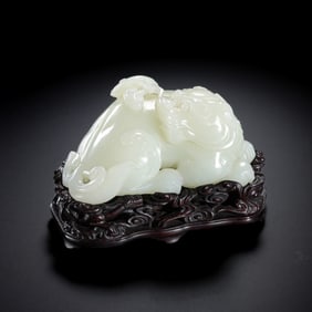 Chinese Qing Dynasty Hetian Jade Beast