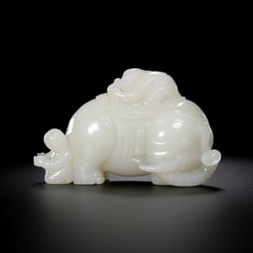 Chinese Qing Dynasty Hetian Jade Beast