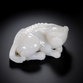 Chinese Qing Dynasty Hetian Jade Beast