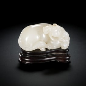 Chinese Qing Dynasty Hetian Jade Beast