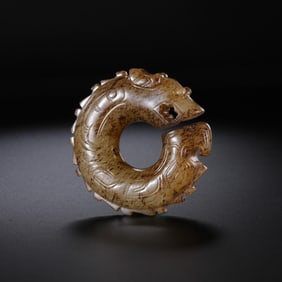 Hetian jade dragon before Ming Dynasty