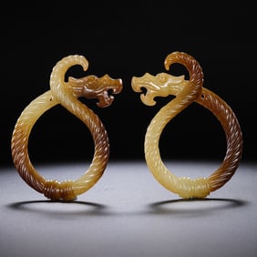A pair of Hetian jade dragons from the Ming Dynasty