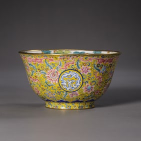 Chinese Qing Dynasty Enamel Pastel Flower Pattern Bowl