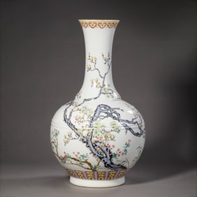 Chinese Qing Dynasty Flower Pattern Long-necked Vase