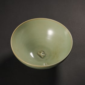 YAOZHOU WARE GREEN GLAZE LOTUS PETAL GRAIN CUP FROM THE LATE TANG AND FIVE DYNASTIES (10TH CENTURY)