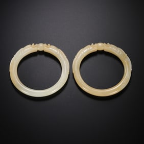 A PAIR OF QING DYNASTY HETIAN JADE DRAGON BRACELETS